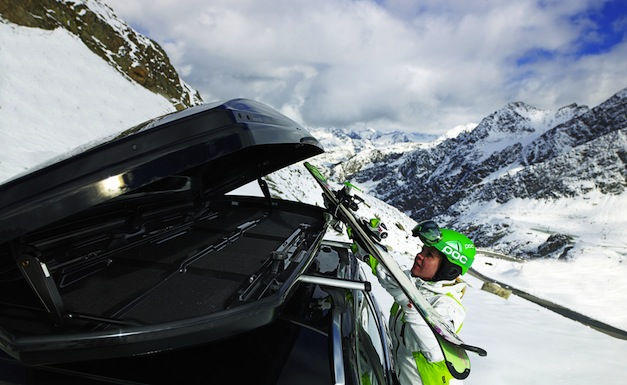 Cómo llevar los esquís en el coche