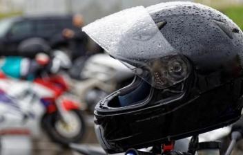 Conducción de moto en lluvia