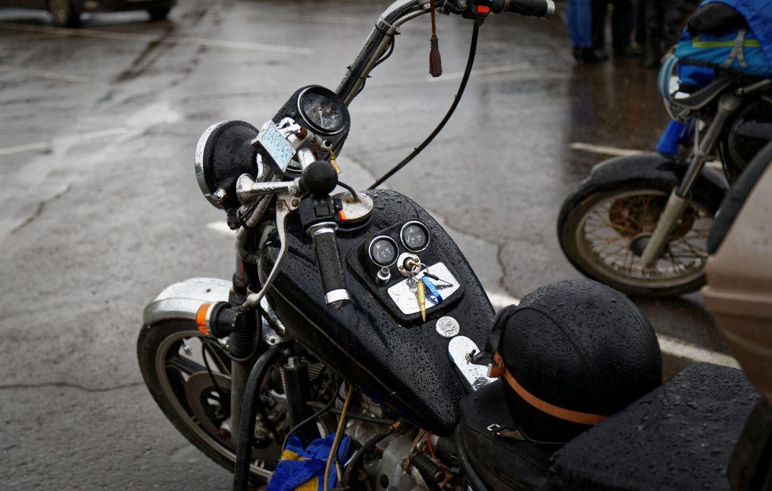 Conducir tu moto en lluvia