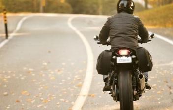Por qué una moto se apaga en marcha