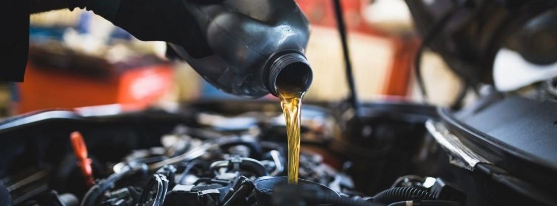 Qué hacer si tu coche pierde aceite