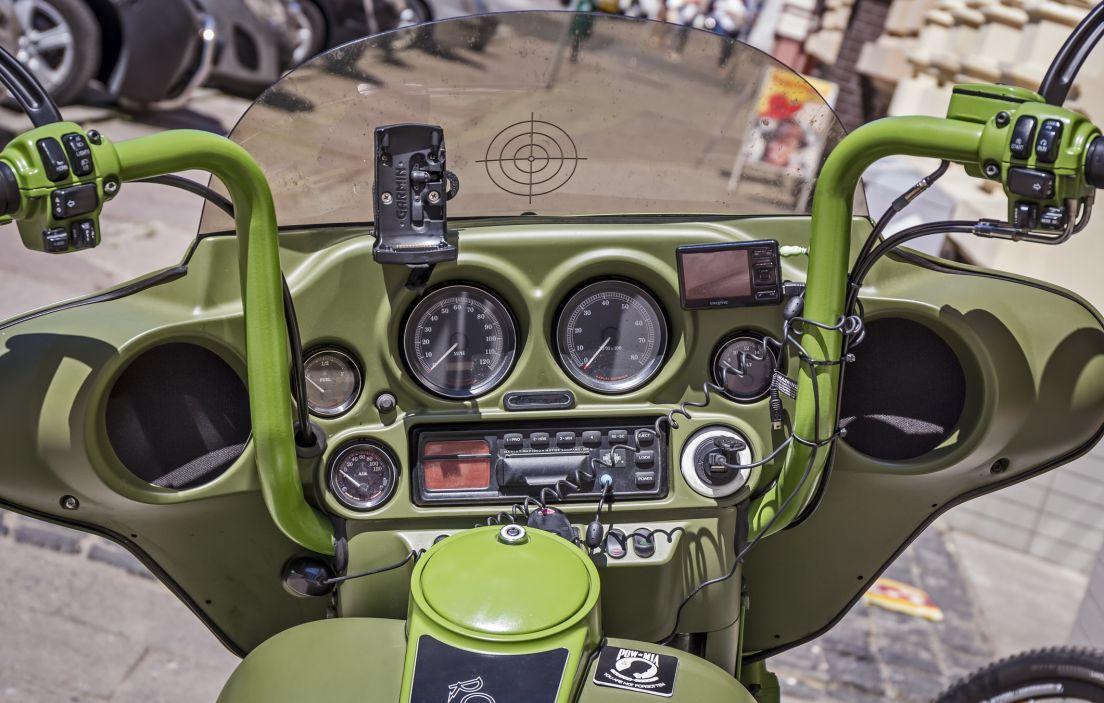 ¿Se puede poner una radio en la moto?