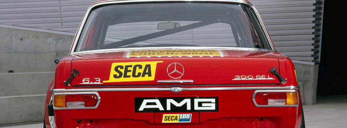 Mercedes 300 AMG rojo