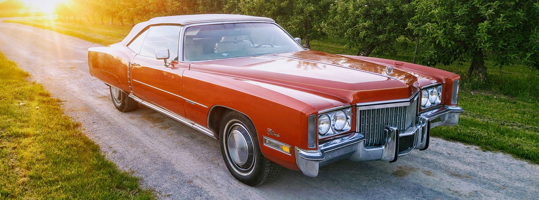Cadillac Eldorado rojo es uno de los coches clásicos americanos más deseados