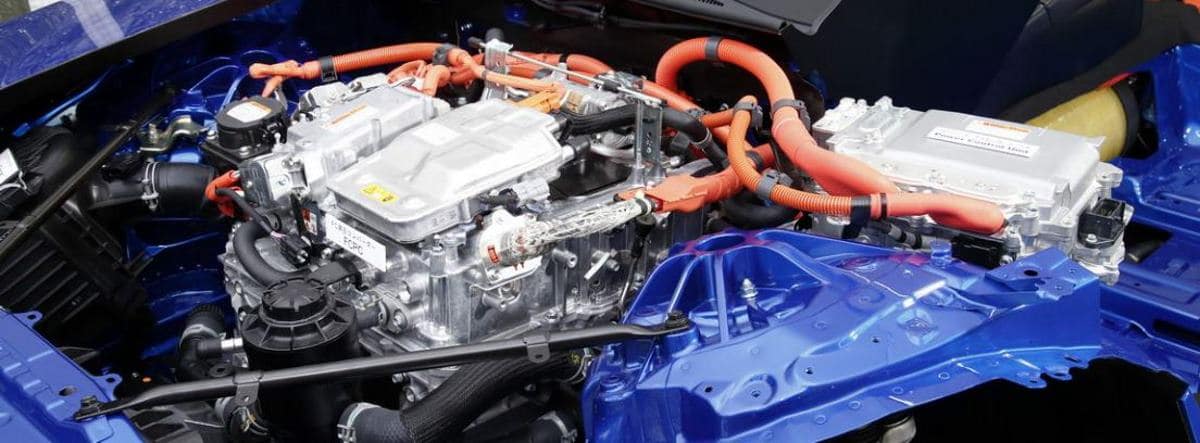 Detalle del motor del nuevo Toyota Mirai 2021 azul