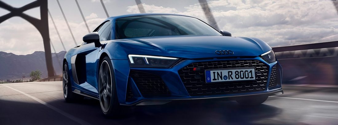 Audi RS3 Sportback azul en la carretera