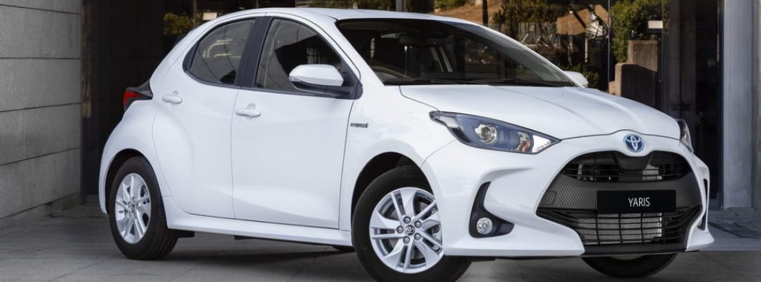 Toyota Yaris Electric Hybrid ECOvan en blanco