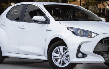 Toyota Yaris Electric Hybrid ECOvan en blanco