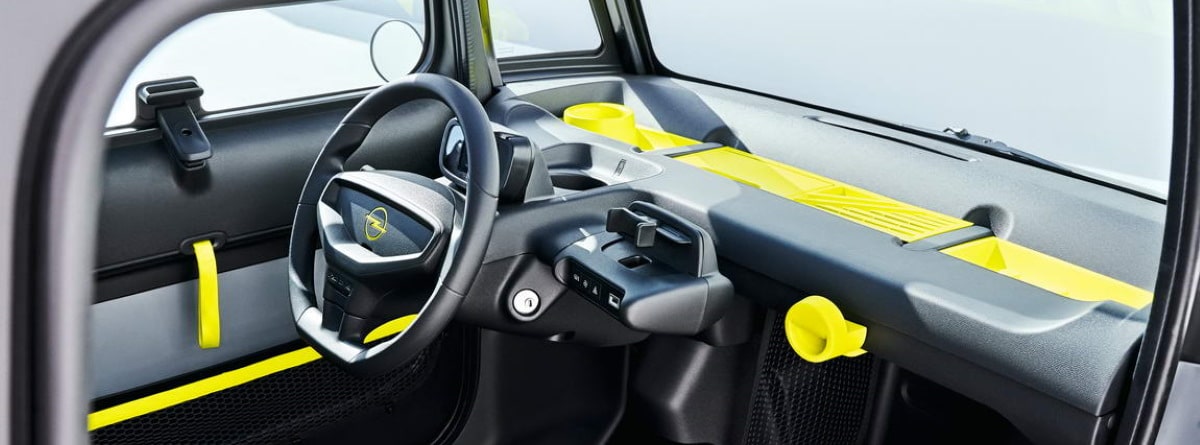 Volante y cuadro de mandos del Opel Rocks-e