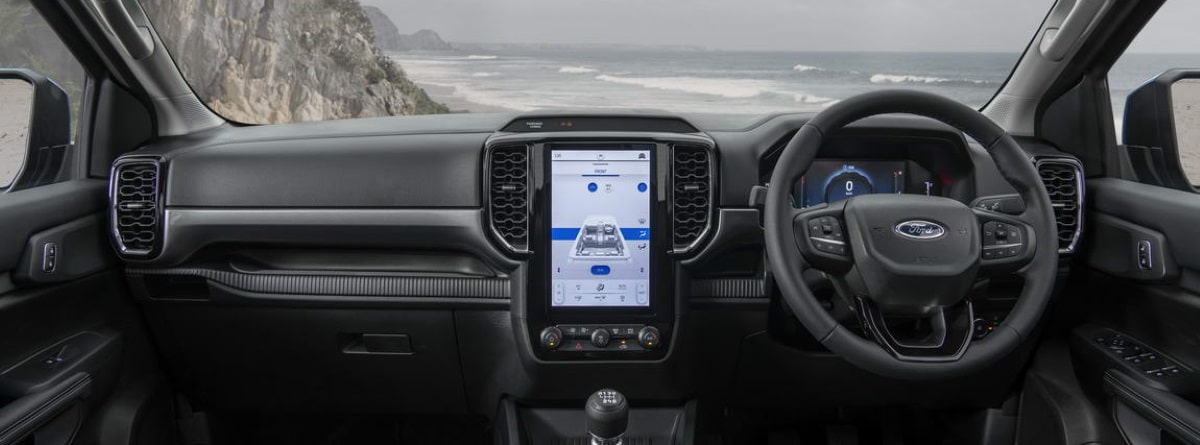 volante y pantalla táctil del Ford Ranger 2022