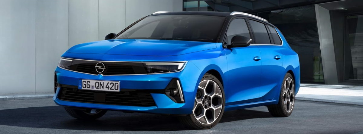 coche azul marca Opel Astra Sports Tourer 2022