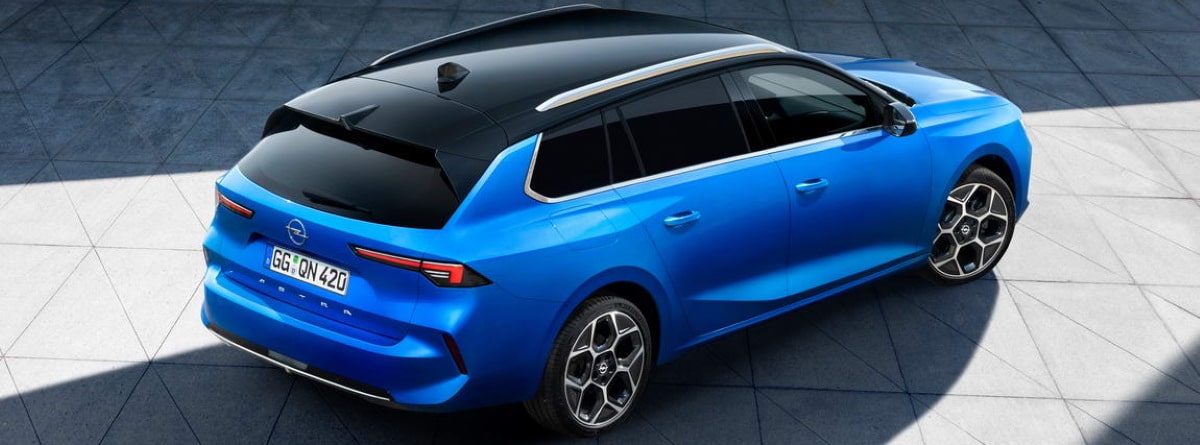 coche azul marca Opel Astra Sports Tourer 2022