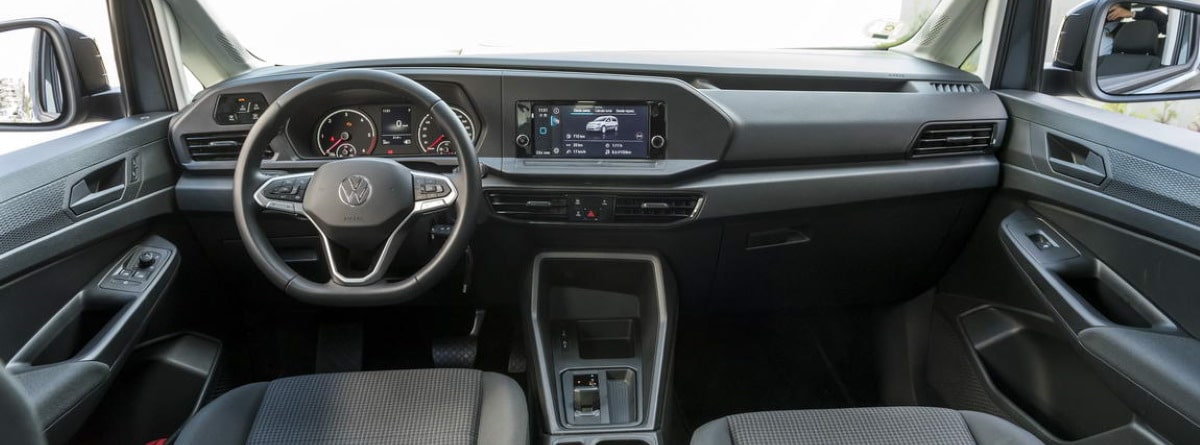 Volante, pantalla y salpicadero del Volkswagen Caddy kombi 2.0 tdi 122 CV Origin