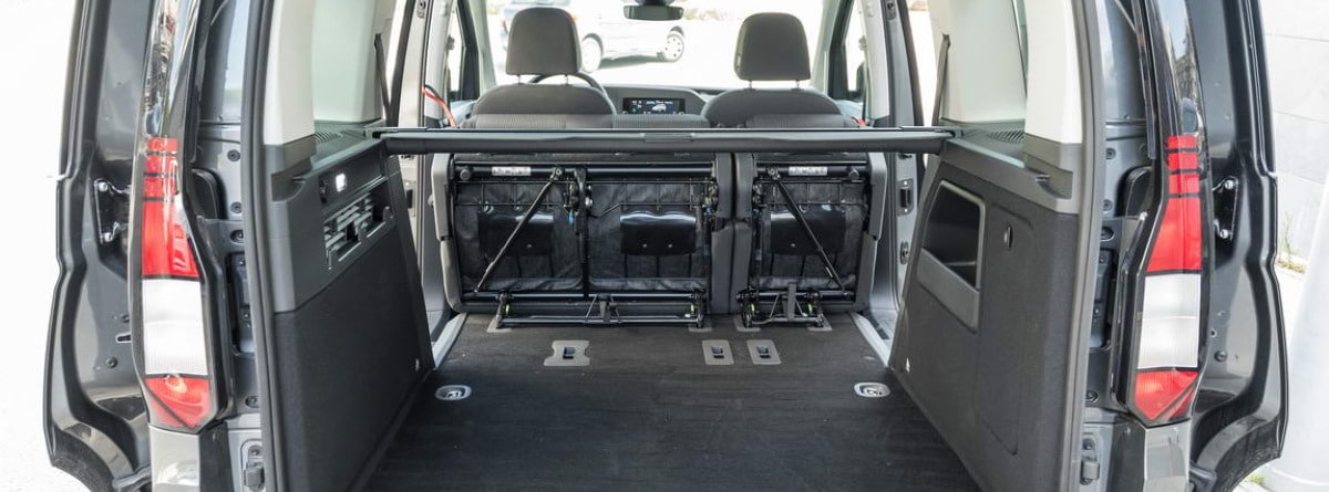 Maletero del Volkswagen Caddy kombi 2.0 tdi 122 CV Origin con los asientos reclinados