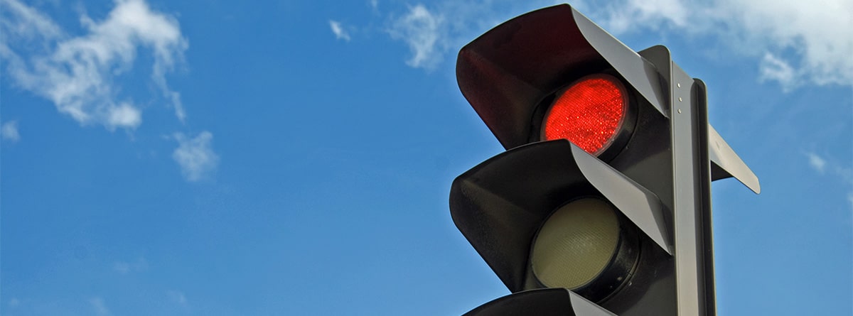 semáforo luz roja para vehículos