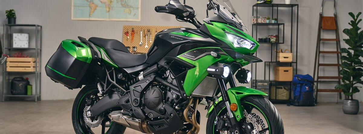 Kawasaki Versys 650 2022 verde y negra