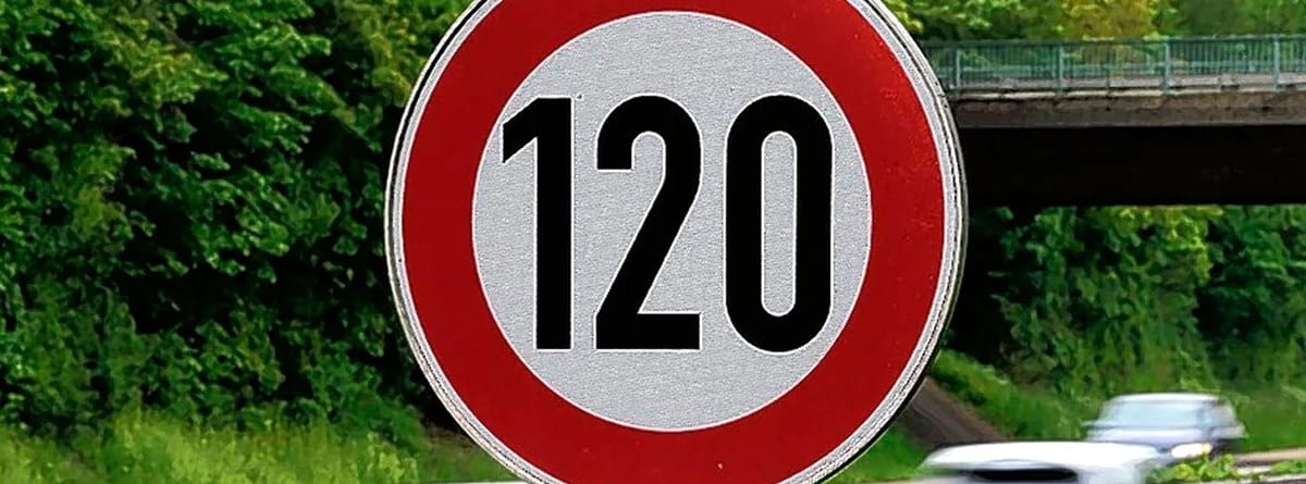 Señal de tráfico de prohibición de circular a más de 120km/h