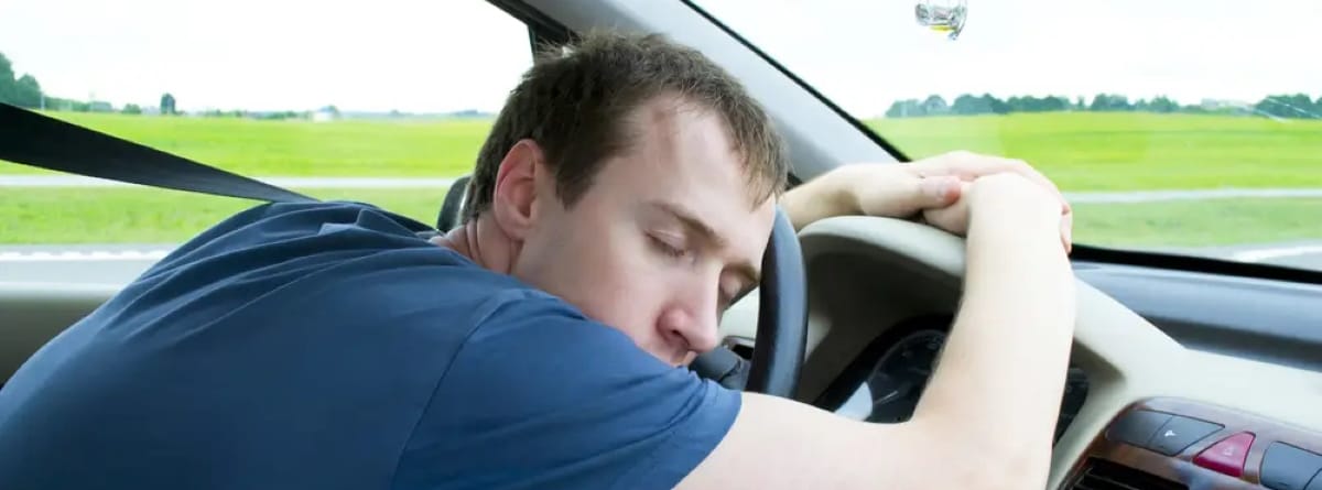 Hombre dormido al volante
