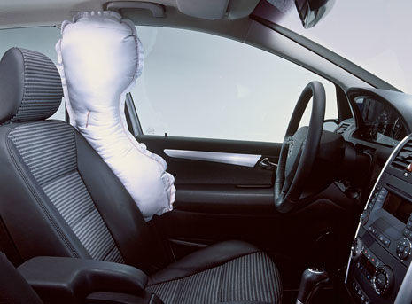 Airbag lateral Airbag lateral abierto en el sitio del piloto