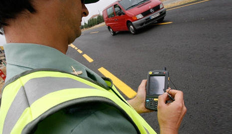 Control de la Guardia Civil de Tráfico Control de la Guardia Civil de Tráfico