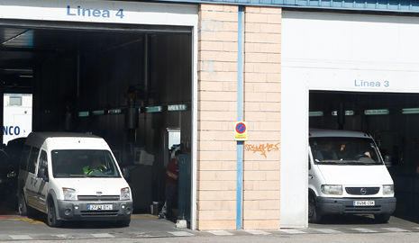 Vehículos comerciales en una ITV Vehículos comerciales en una ITV