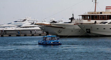 Iveco SeaLand avanzando en el mar Iveco SeaLand avanzando en el mar