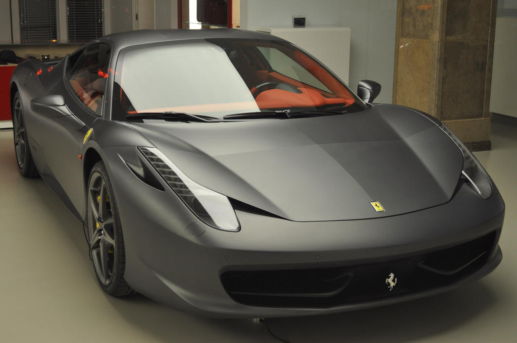 Mesut Özil: Ferrari 458 Mesut Özil: Ferrari 458