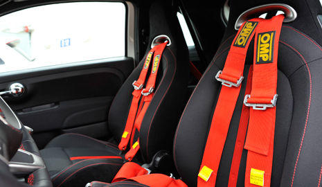 Interior Fiat 500 del Rally Center by Abarth - canalMOTOR Interior Fiat 500 del Rally Center by Abarth