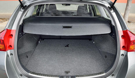Maletero Toyota Auris Touring Sports - canalMOTOR Maletero Toyota Auris Touring Sports