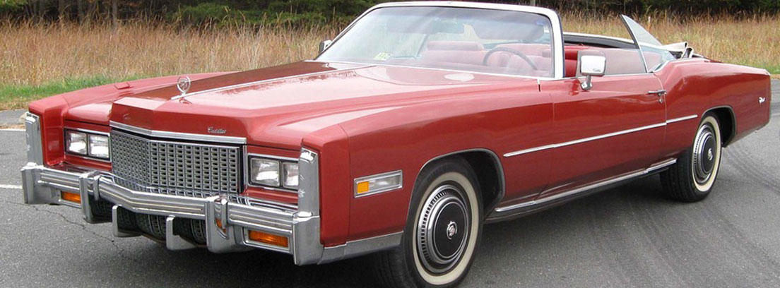Cadillac Eldorado de color rojo