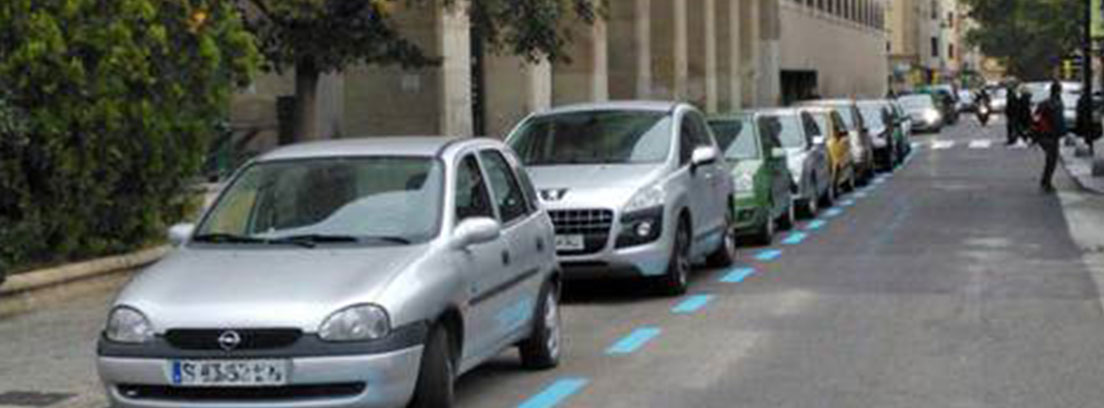Las Tarifas de la zona azul de Madrid dependen del tiempo de aparcamiento Coches aparcados en zona azul