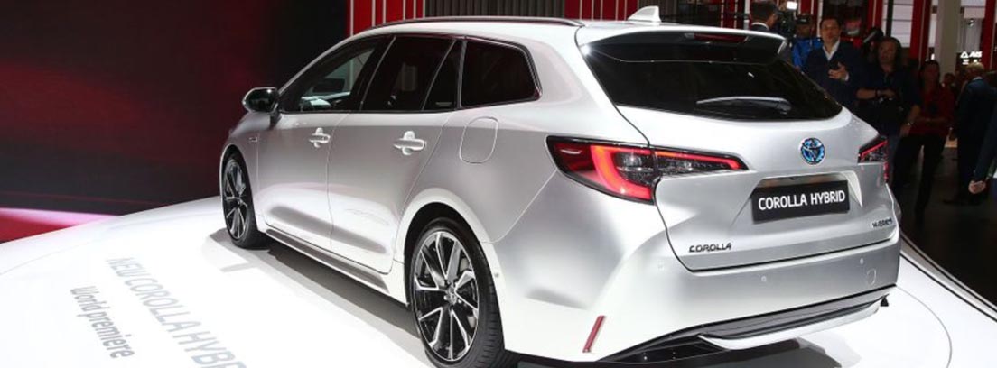 Parte trasera del Toyota Corolla Hybrid Touring Sports, presentado en el Salón de París 2018