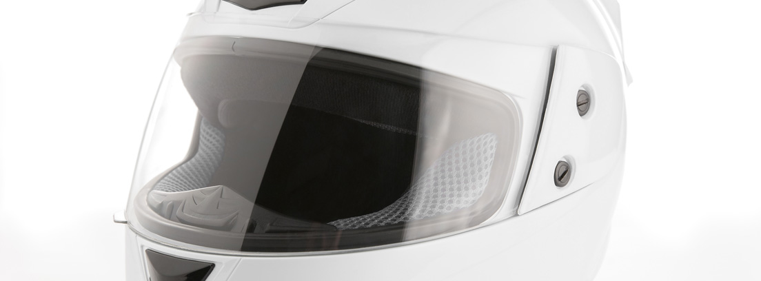 casco de moto con pantalla blanco