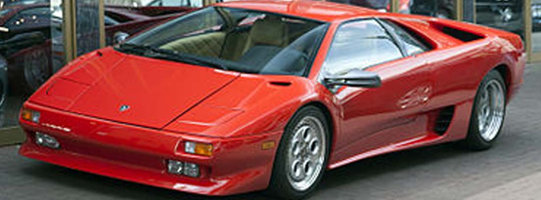 Lamborghini Diablo de color rojo en los 90