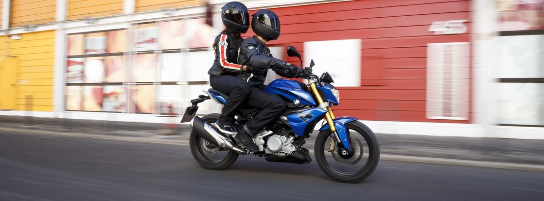 Dos personas en la BMW G 310 r
