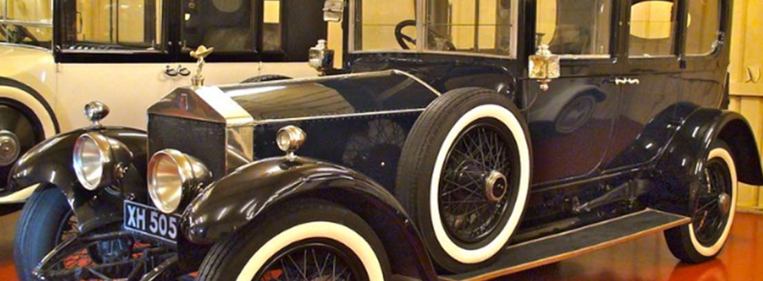 Una de las piezas del museo de coches de Miguel de la Vía
